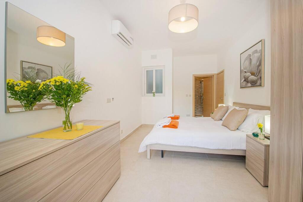 Apartment Sea View Suite! Marsalforn